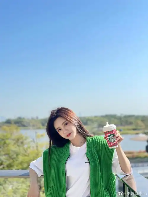 篮球女神美娜晒生活照无惧严寒大长腿吸晴组图