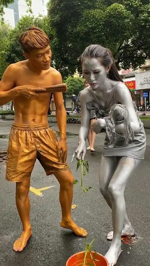 铜人活体行为艺术你在生活中见过吗