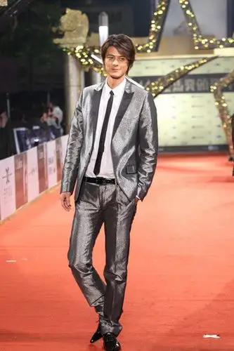 图:金马盛典 明星依次款款而来 郭品超