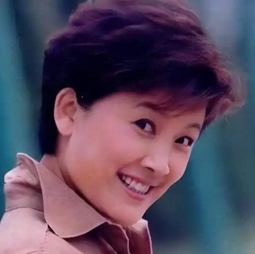 国家一级演员宋春丽,一生无儿无女,却在61岁当奶奶的年纪当了妈_演技