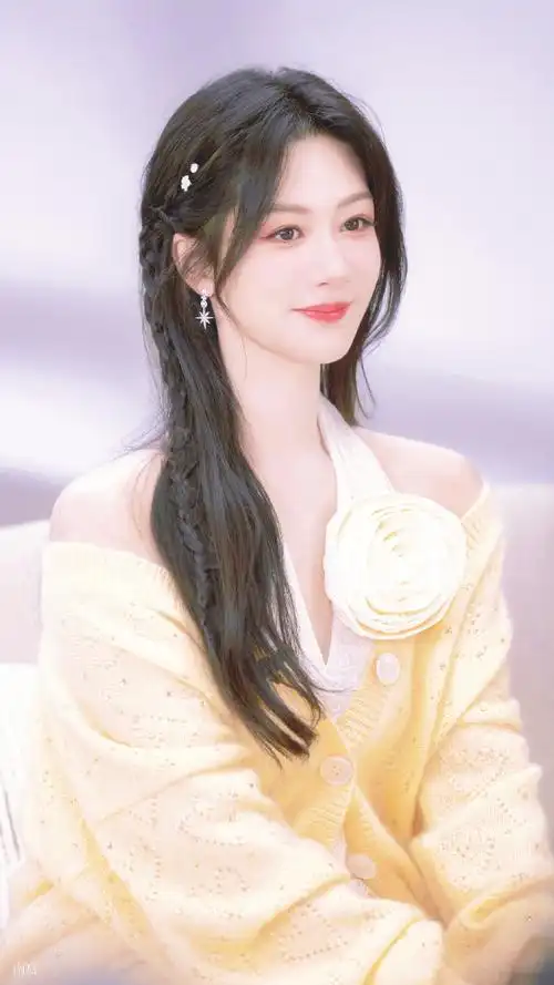 杨紫编发山茶花