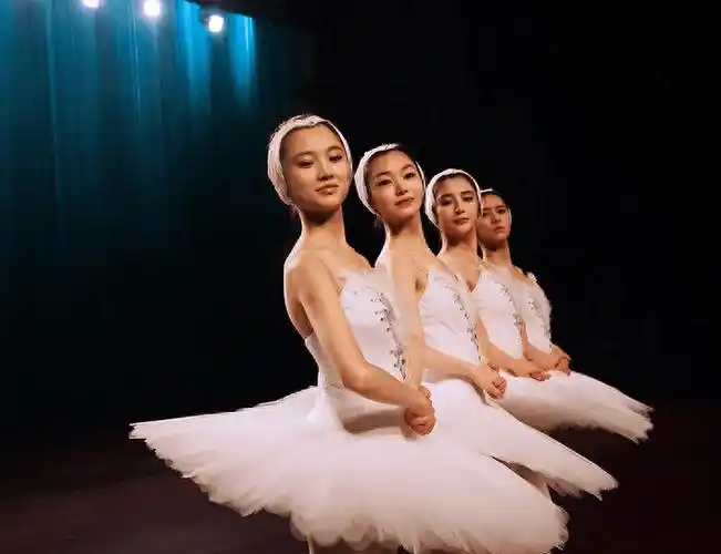 最后由"谋女郎"张慧雯担任女主角,同时和张予曦,宋轶,李心艾组成四美.