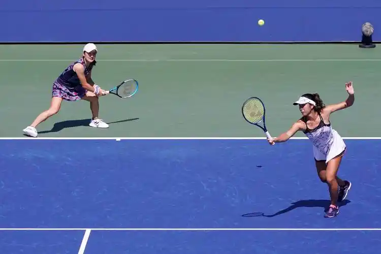 网球——美网:张帅/斯托瑟晋级女双八强