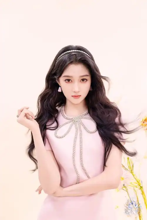 #关晓彤千金粉裙##龙腾虎跃中国年味#