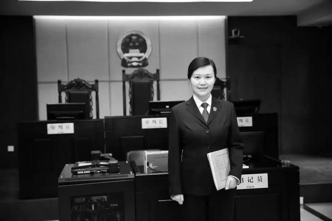 绝不姑息任何一双伸向法官的邪恶之手