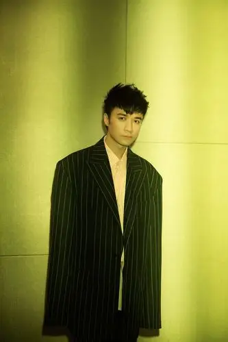 古巨基生日曝光写真照 黑西装粉衬衫酷感max