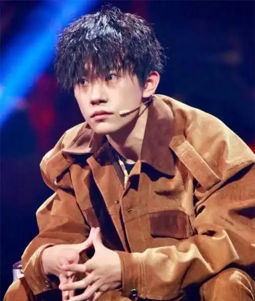 【奢品】几位男星的锡纸烫,有种"整容"是魏大勋的锡纸烫,帅到移不开眼