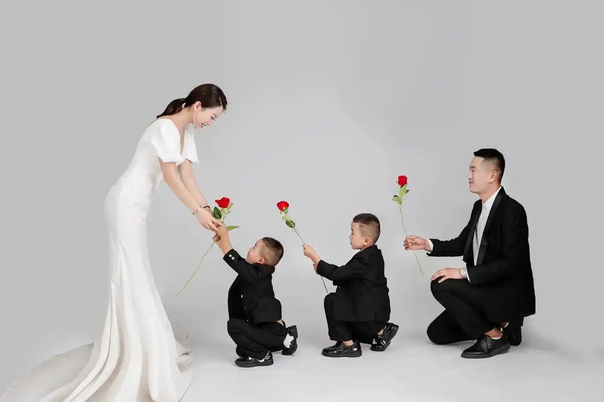 两个儿子的全家福安排上了7815,有幸成为三个男人的公主94也祝