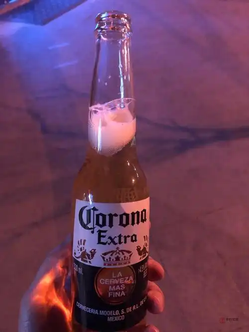 大半夜点了份外卖想喝口啤酒留言给外卖小哥加钱带啤酒结果没带心里总