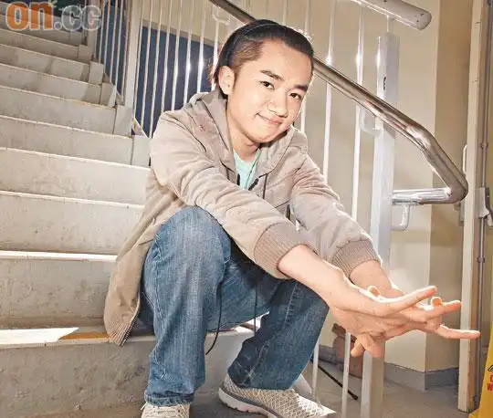 王祖蓝自豪善于模仿女人 感恩自己生得短小(图)