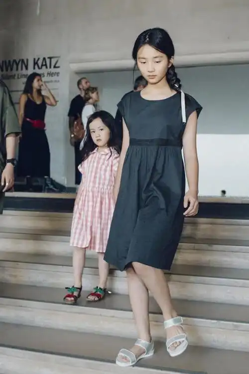 黄多多热搜预热!新发色尝试挑染一头金发好洋气,13岁爱美升级