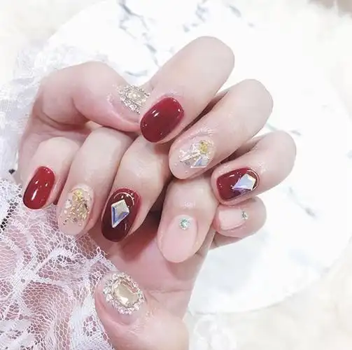 2020新年酒红色美甲巨巨巨显白