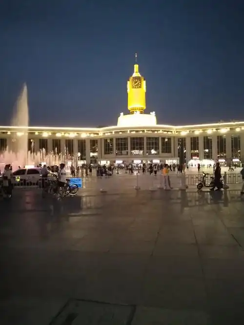 游天津东站夜景