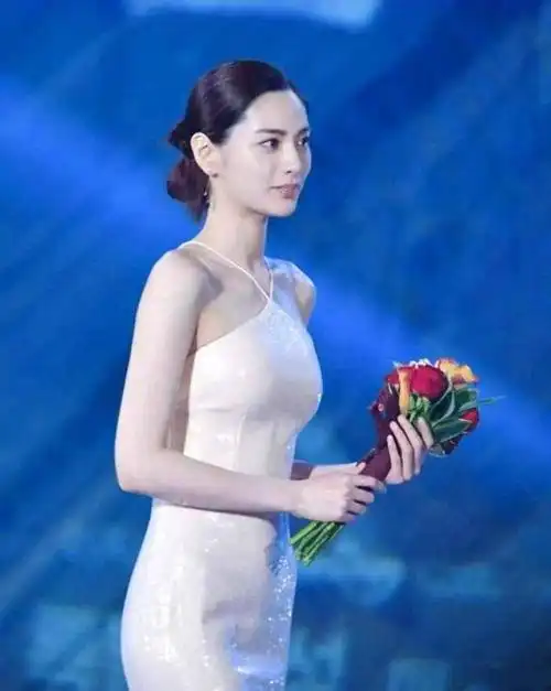 天然的身高优势加上后天的训练加强,让林珍娜变成气质女神.