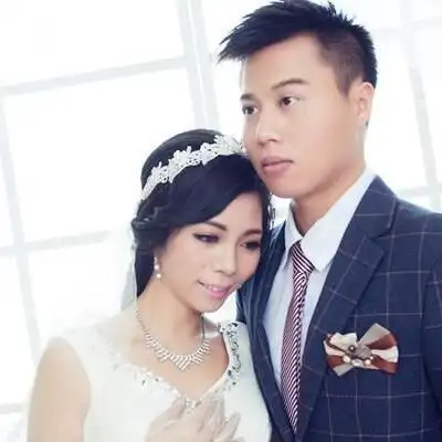 【图】演员李健与黄佳慧结婚照流出 首谈将为人父的复杂心情