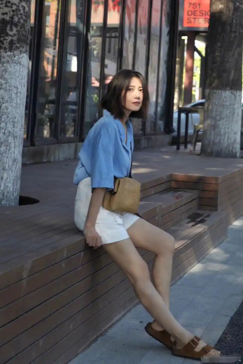 高圆圆短裤美照大赏,女神气质尽显,这才是纯天然美女,太美了!