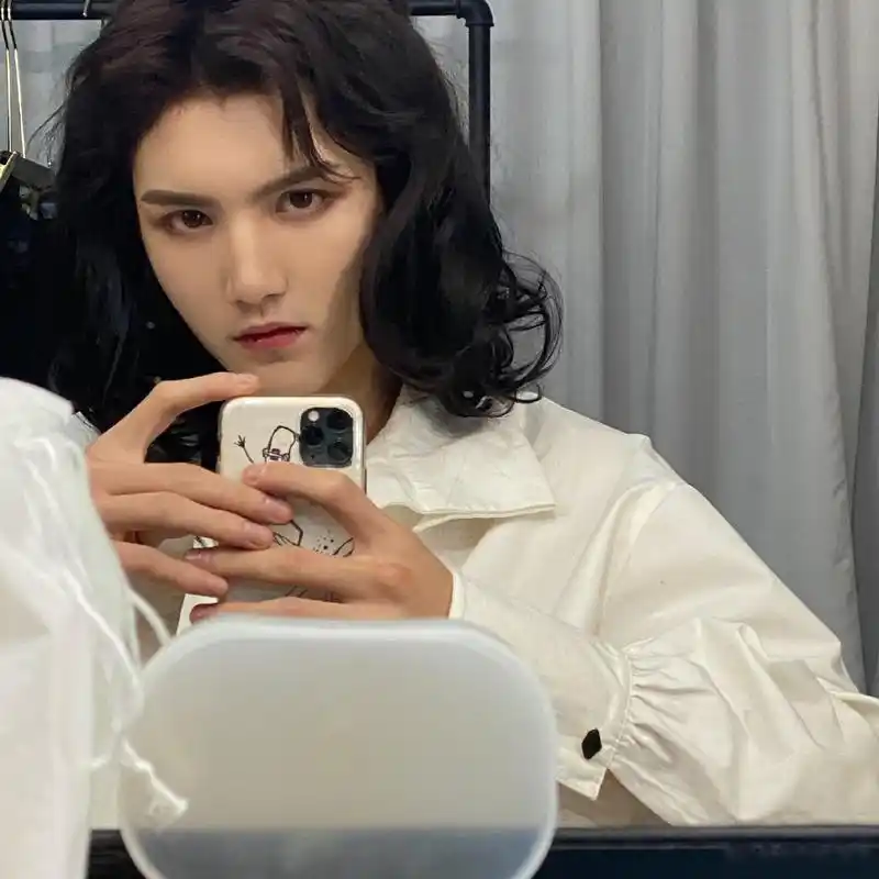 此刻我又在听着歌给你们写着小长文字,写着写着