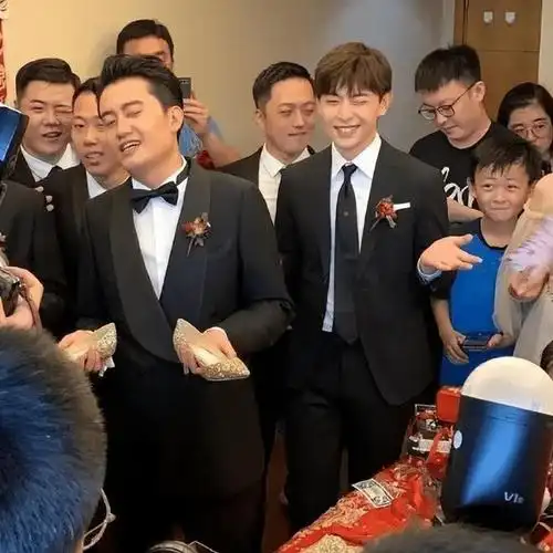 事实证明,邓伦近照曝光还想复出的试探,撕开了娱乐圈的遮羞布|杨紫