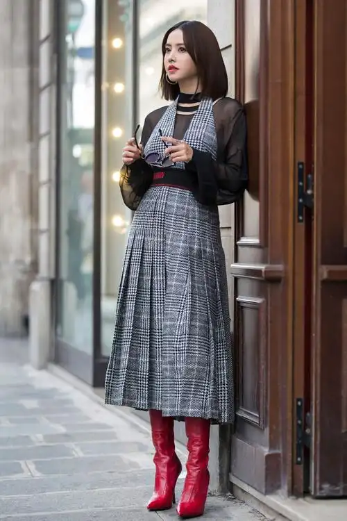 型格满分!蔡依林巴黎街头演绎秋冬穿搭 法式率性浪漫