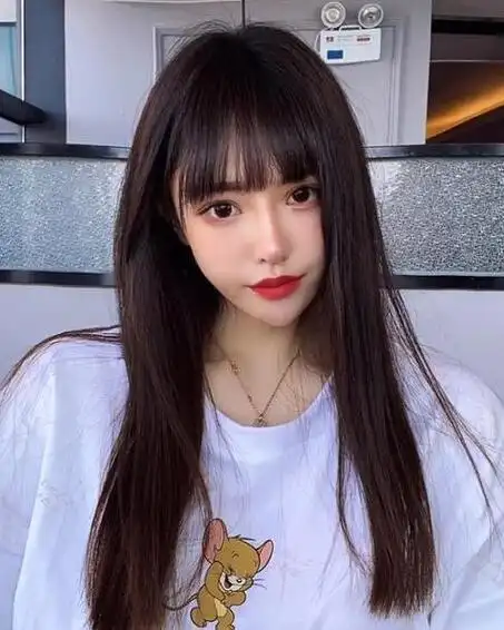 2022好看的直发发型女,气质女孩的专属发型