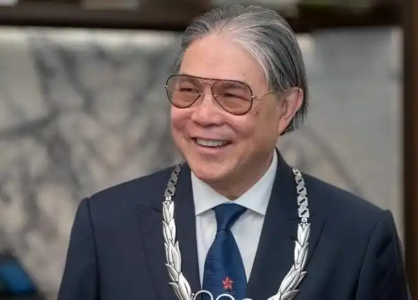 霍家300亿遗产风波又起:霍震霆为了儿子霍启刚的前途,置身事外