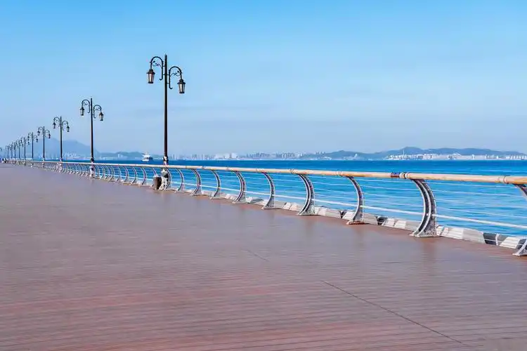 天津滨海大道沙滩公园 位于天津市的滨海大道沙滩公园,是一处洋溢着