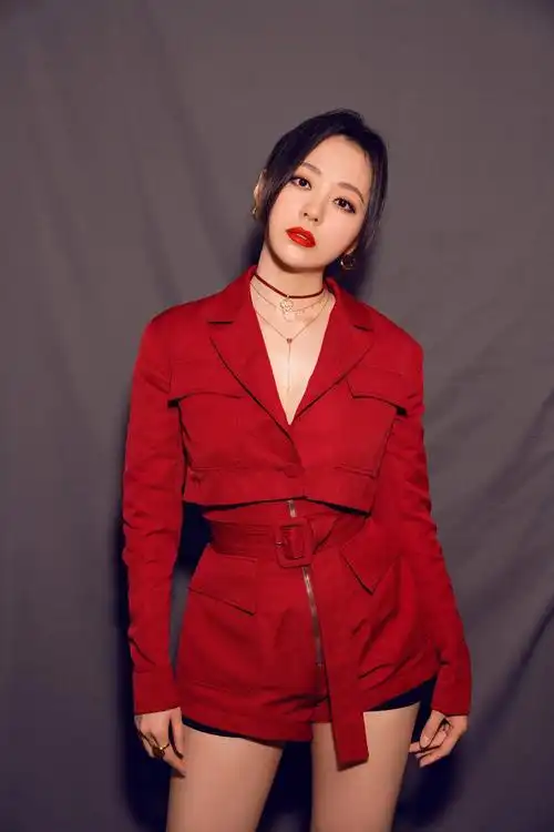 回顾张靓颖:与冯轲相爱15年,被骗6亿身家,离婚5年后两人天差地别