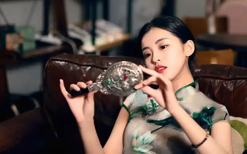 古典旗袍美女性感韵味写真