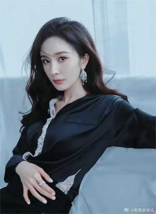 杨幂蕾丝睡衣大片## 杨幂最新睡衣造型图