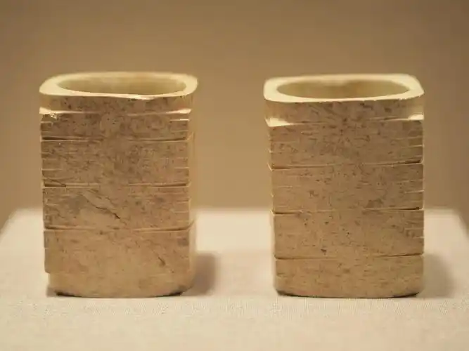 新石器时代良渚文化双联玉琮杭州市余杭博物馆藏