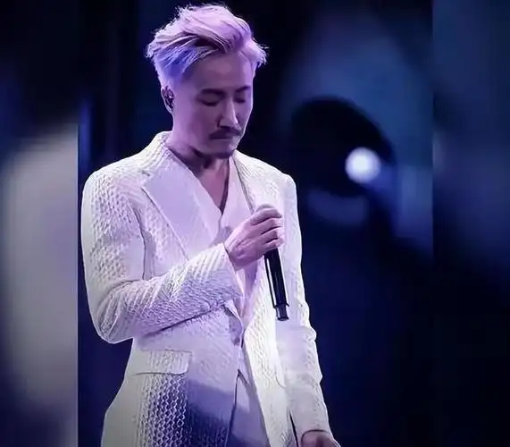 揭秘郑中基演唱会:乐坛黑马震撼全场,给明星们上了一堂生动课!