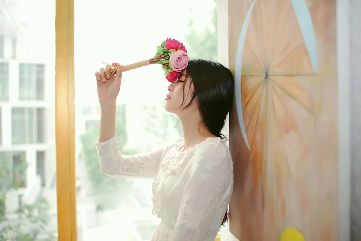 初夏清新气质养眼白衣美女桌面壁纸第二辑