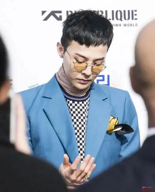 2020男生清爽发型千玺的狗啃刘海权志龙的碎盖短发超级好打理