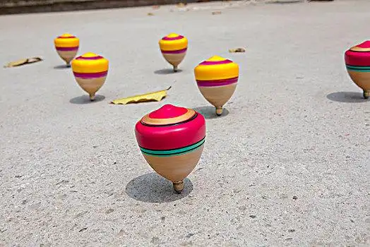 中国的传统玩具,木头制陀螺,是古老的童玩