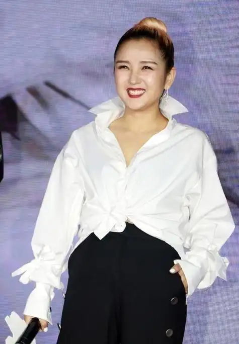 10位超女现状:李宇春患病,何洁卑微求上浪姐,有人沦为出租司机