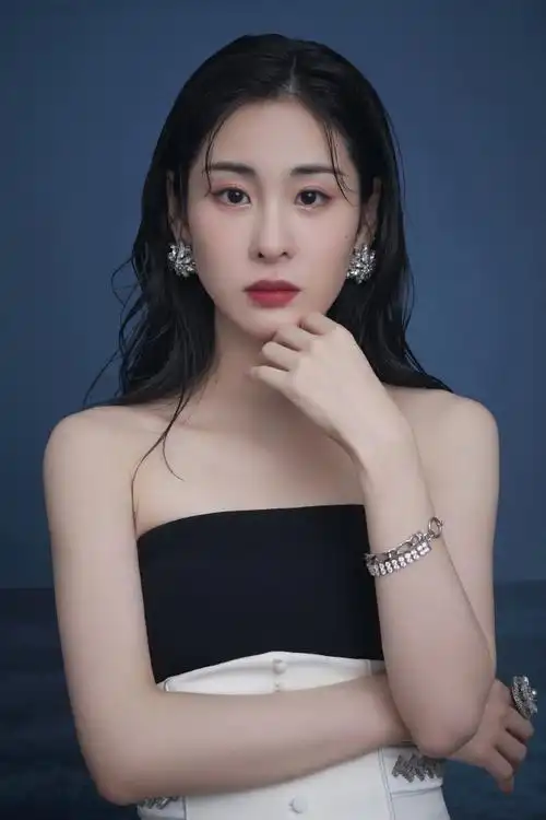 今晚boss@张碧晨将和"抢"到的宝藏歌手@裘德chiu带来惊喜合作舞台74