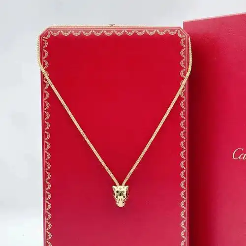 cartier卡地亚 玫瑰金豹子头镶钻项链,优雅的豹子头上镶嵌2颗绿宝石