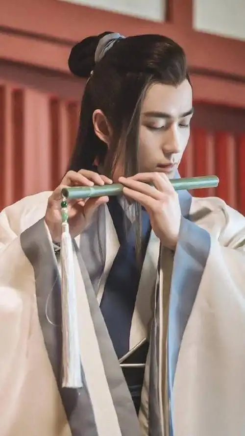 如何评价朱一龙的古装