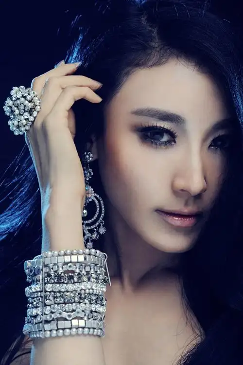 我正在听徐千雅的歌曲《鹊桥仙》(来自@酷狗音乐),你也来听听吧!