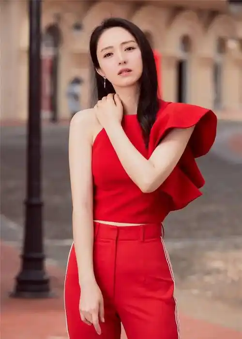 44岁董璇,颜值身材都如此迷人!_角色_表演_演技