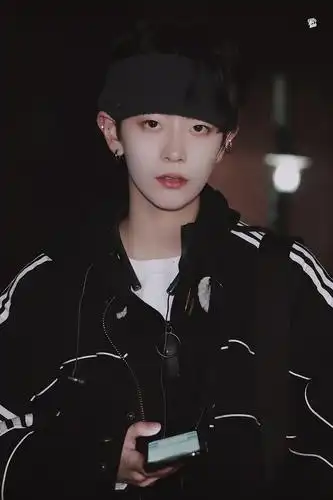 u1s1 刘梦这套上班图还挺帅的