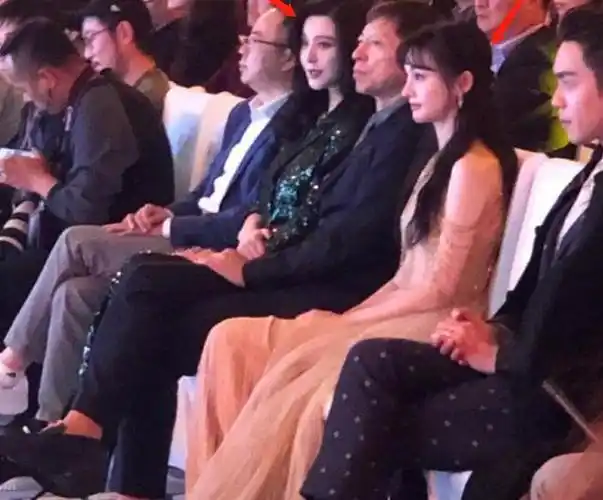 看看38岁范冰冰再看看28岁郑爽两人同框后气质差距一目了然