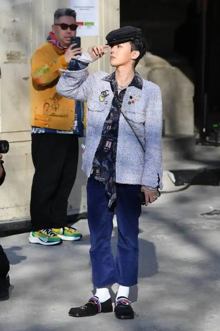 几天没洗头了,不妨学权志龙这样戴帽子,时尚感飙升回头率爆棚