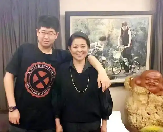 著名主持人倪萍:遭陈凯歌背叛,被二婚老公抛弃,三婚终获幸福
