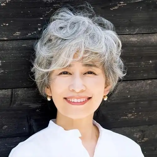 一个女人的精致感,来源于很多方面,其中就包括发型的选择,发型决定了