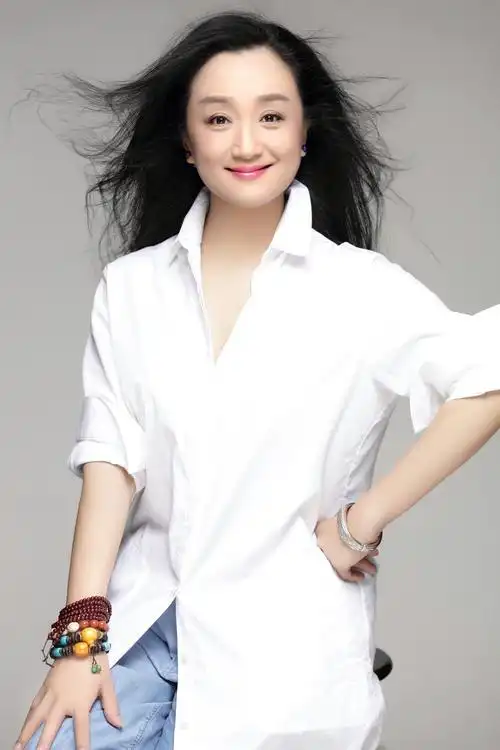 p>杨昆,女,汉族,出生于云南省昆明市,影视演员,毕业于 a target="