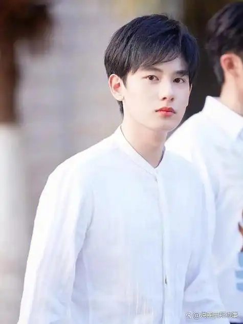 胡先煦透露第一站的时候,花少节目组行李超重费花了20多万