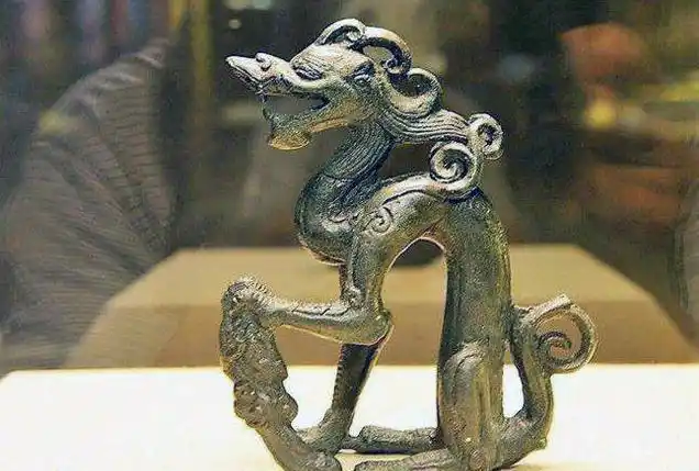 黑龙江农夫捡到一个龙形物件,摆在窗台上,一阵风吹过能听到龙吟