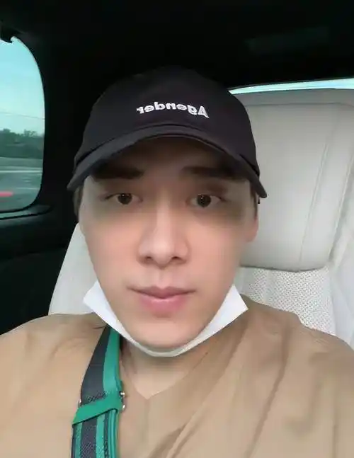 李易峰活动突遭取消,网络疯传其被抓了,本人火速开直播辟谣|素颜_网易