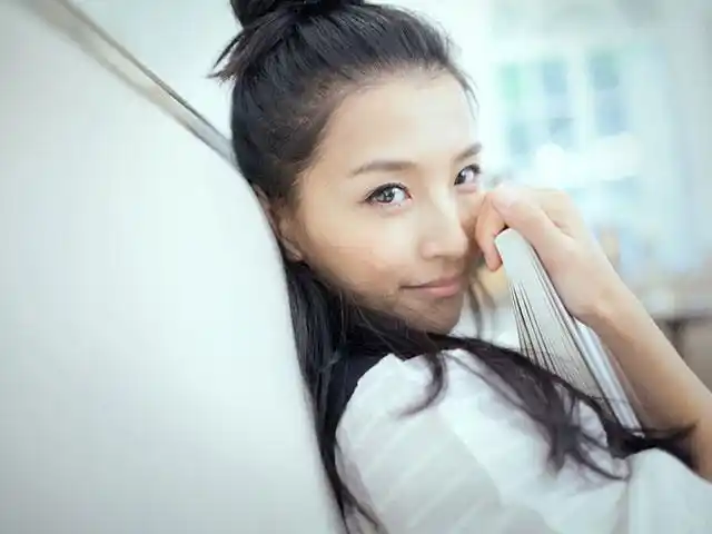 爱情公寓里的山东美女,林宛瑜的主演赵霁手机壁纸图片下载